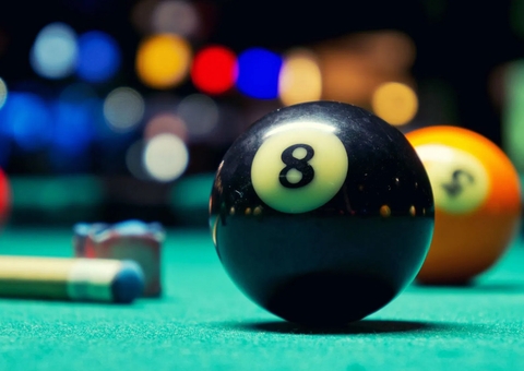 Homem arremessa bola de sinuca na cabeça de amigo durante briga de bar em Manaus