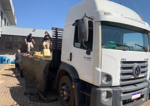 Homem é preso com 3 toneladas de drogas em caminhão roubado
