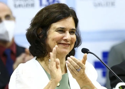 Ministra assina Portaria com normas para uso de recursos da Saúde no Amazonas