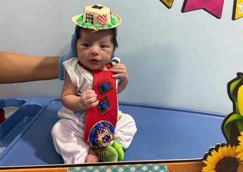 Ensaio fotográfico em UTI neonatal leva alegria a pais de bebês internados