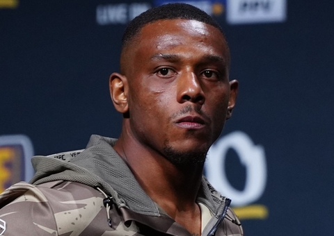 Fisiculturista quebra recorde de Poatan em máquina de medir força do soco