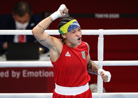 Bia Ferreira vai à final do boxe nas Olimpíadas e troca palavrão por 'rocambole'