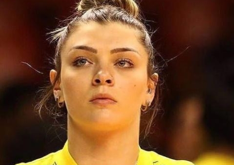 Rosamaria faz sucesso na internet e confunde fãs ao dar 'cortada' em jornalista: ‘ex-mozão me trocou'