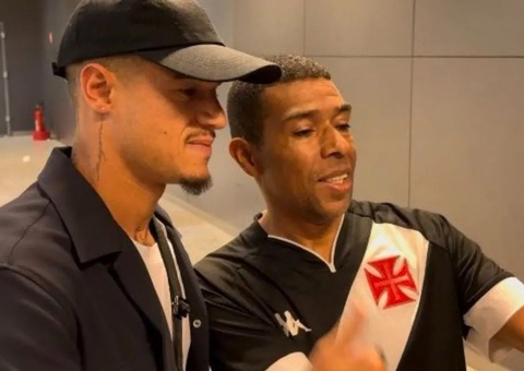 Em negociação com o Vasco, Philippe Coutinho chega ao Brasil