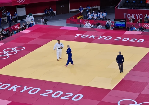 Maria Suelen sai de maca nas quartas de final do judô e dá adeus às Olimpíadas