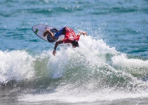 Medina brilha e alcança semifinal do surfe nas Olimpíadas