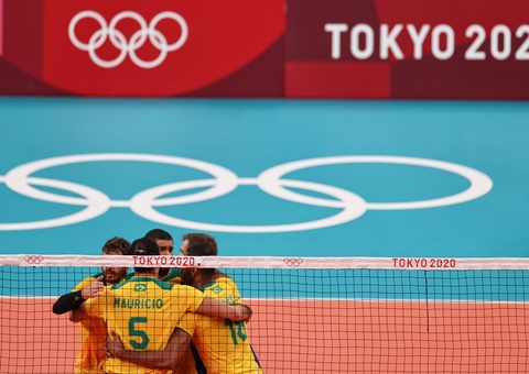 Olimpíadas: Brasil vence França por 3 sets a 2 no vôlei masculino