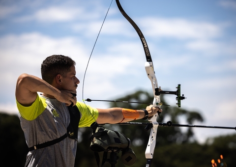 Marcus D'Almeida avança às oitavas de final do tiro com arco nas Olimpíadas