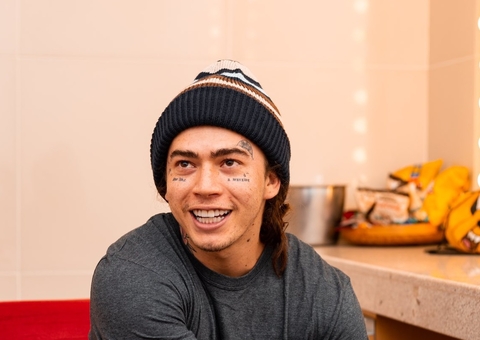 Whinderson Nunes surge sorridente e anuncia novidade após término com Maria Lina