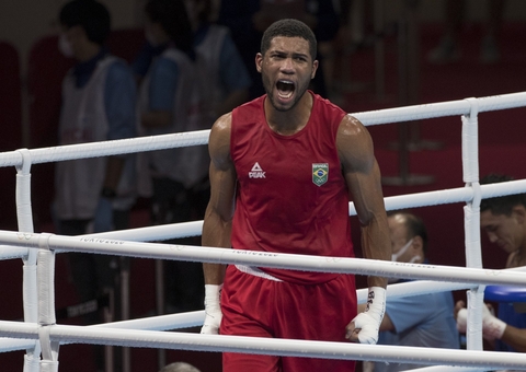 Hebert Conceição supera Gleb Bakshi e avança à final do boxe em Tóquio