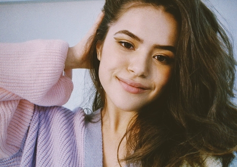 Maisa toma 1ª dose da vacina contra Covid e rebate críticas