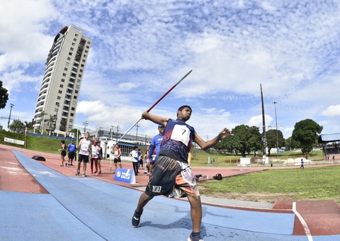 Vila Olímpica de Manaus recebe torneios de atletismo e flag football