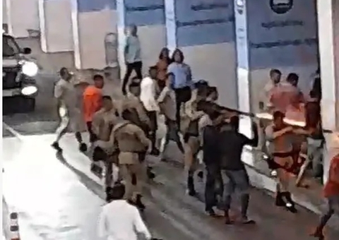 Vídeo: desembarque do Bahia após derrota tem protesto de torcedores e disparos