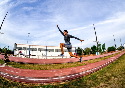 Atleta venezuelano representa o Amazonas e quebra recorde nacional em salto triplo