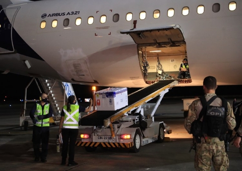 Amazonas recebe 7 mil doses de vacina contra Covid-19