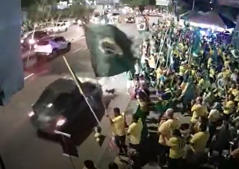 Vídeo: Motorista tenta atropelar bolsonaristas na frente do CMA em Manaus