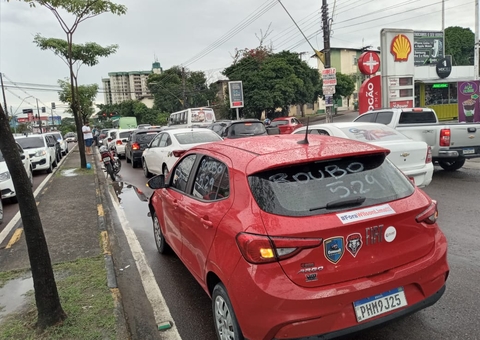 Motoristas de aplicativo param Djalma Batista em protesto por combustíveis