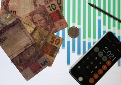 Beneficiários do Bolsa Família com NIS 6 recebem hoje auxílio emergencial
