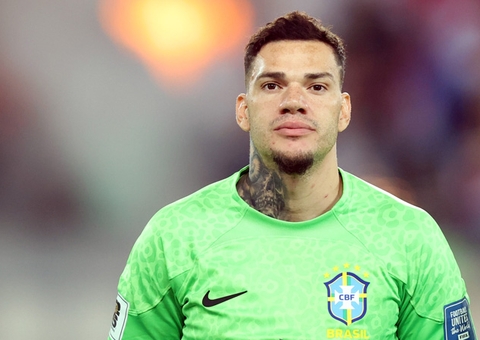 Ederson fica com o prêmio de melhor goleiro do mundo