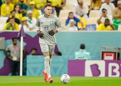 Treino do Brasil tem desfalque de Ederson e teste sem centroavante