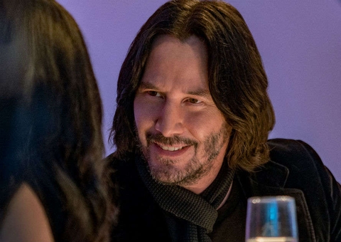 Keanu Reeves presenteia equipe com motos e relógios, diz site