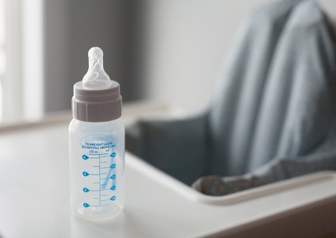 DPE garante leite especial para criança de 8 meses com alergia alimentar