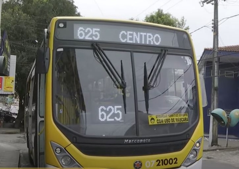 Criminosos armados com faca invadem ônibus e aterrorizam passageiros em Manaus
