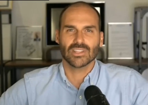 Eduardo Bolsonaro ameaça Polícia Federal em live; diretor-geral reage 