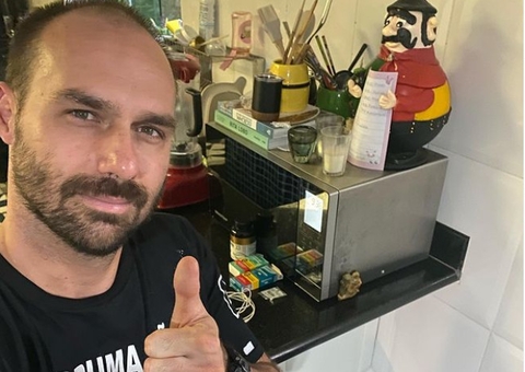Com covid, Eduardo Bolsonaro diz que está com tosse e cansado