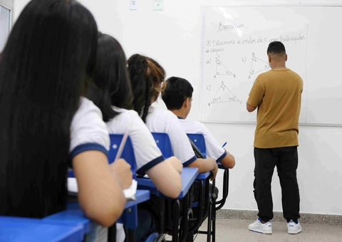 Amazonas lança seleção para "Bolsa Mais Professores" com auxílio de R$ 2,1 mil