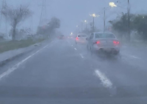 Defesa Civil emite alerta de temporal e risco de alagamentos em Manaus 