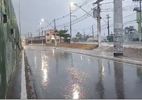 Bairros de Manaus registram chuva intensa nesta sexta-feira