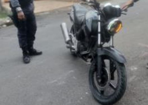 Assaltante é preso após roubar moto e tentar fugir da PM no Santa Etelvina 