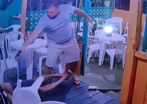 Vídeo: Homem é morto a tiros na frente de criança em lanchonete no Amazonas