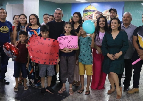 Sessenta amazonenses resgatados no RS chegam em Manaus