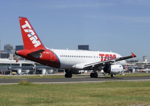 Piloto manobra avião para evitar colisão com OVNI em voo que saiu de Manaus