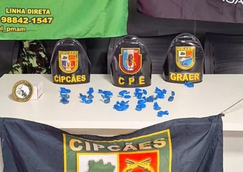 Passageiro é preso com pistola e drogas dentro de barco em Coari