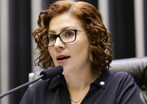 Deputada Carla Zambelli tem redes sociais bloqueadas após decisão do TSE