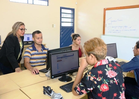 Inscrições para o EJA estão suspensas em Manaus 