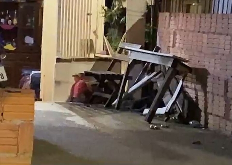 Moto invade casa e homem foge gravemente ferido no Amazonas