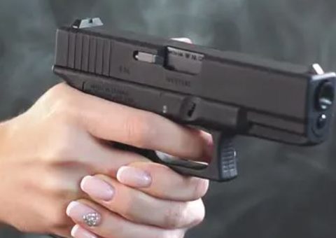 Amor criminoso: Casal é preso ao ser pego fazendo arrastões em Manaus