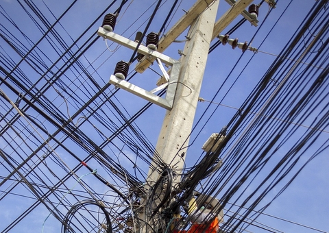 Choque elétrico mata uma pessoa e deixa duas crianças feridas em Manaus