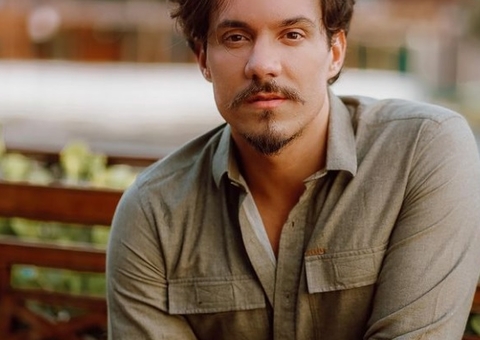 Ex-BBB Eliezer confirma que foto íntima vazada é sua