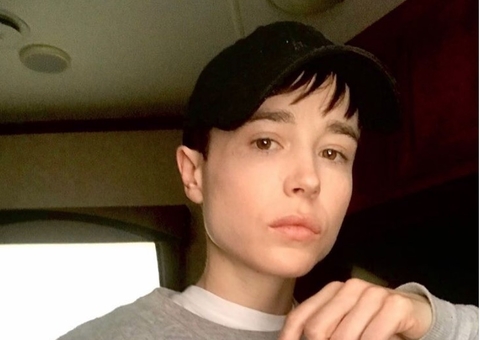 Elliot Page aparece sem camisa após transição e retirada dos seios 