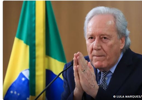 Lewandowski nega provocação e cobra tratamento digno a deportados