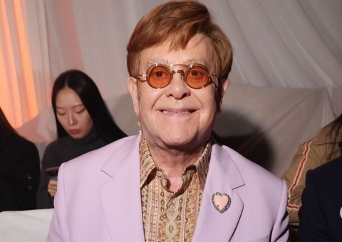 Elton John revela que perdeu visão do olho direito após infecção