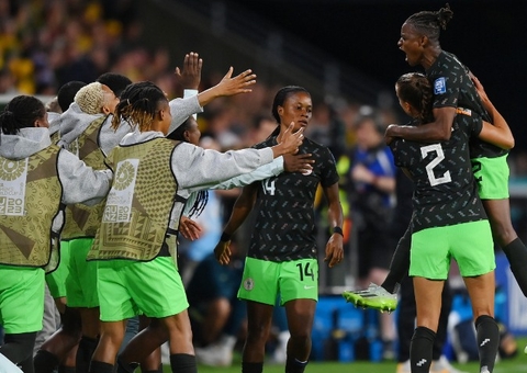 Em campo e contra os cartolas, Nigéria se classifica na Copa do Mundo