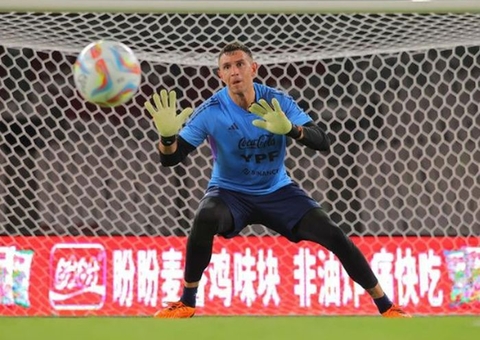 'Culpado' pela mudança, goleiro da Argentina ironiza nova regra em pênaltis
