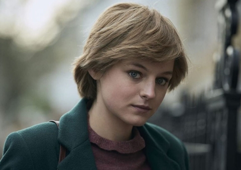 Atriz que vive princesa Diana em 'The Crown' se identifica como 'queer' em post