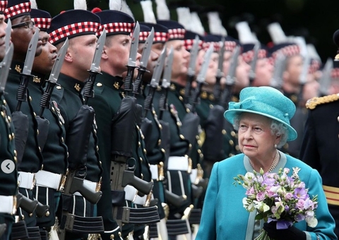 Rainha Elizabeth II procura faxineira com salário de R$ 11 mil